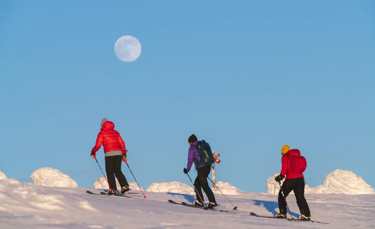 How to Stay Warm on Cold Days While Skinbased Skiing